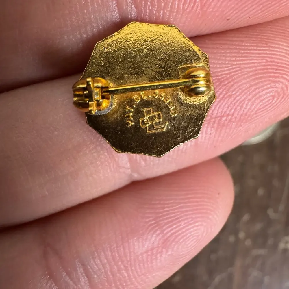 American Legion Auxiliary Gold Tone Blue White Enamel Pin Brooch‎